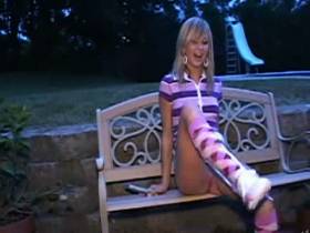 Vorschaubild vom Privatporno mit dem Titel "In einem Park, sexuelle Handlung auf der Parkbank" von jungundfeucht