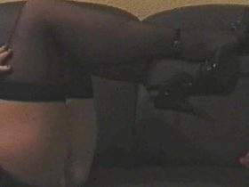 Vorschaubild vom Amateurporno mit dem Titel "Ich ziehe Nylons und schwarze High-Heels an" von secretlady1