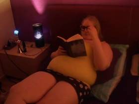 Vorschaubild vom Amateurporno mit dem Titel "Alleine im Bettchen" von SweetGirl18