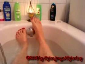 Vorschaubild vom Amateurporno mit dem Titel "In der Badewanne" von nylonjunge