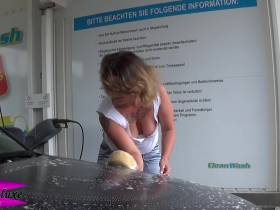 Vorschaubild vom Amateurporno mit dem Titel "Sexy Public Carwash" von SivaDeluxe