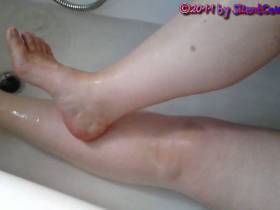 Vorschaubild vom Privatporno mit dem Titel "Sie rasiert ihre Beine" von SilentCouple7973