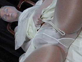 Vorschaubild vom Privatporno mit dem Titel "Braut im Nylonencasement" von Charlies_Angel
