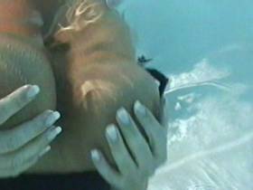 Vorschaubild vom Amateurporno mit dem Titel "Stille Wasser sind .... :-) Unterwasser-Spanner" von Xtrem-Babe