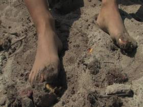 Vorschaubild vom Amateurporno mit dem Titel "Feet, peaches, white sand" von sex-and-tights