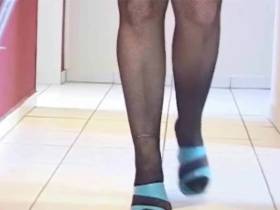 Vorschaubild vom Amateurporno mit dem Titel "Meine blauen Higheels und schwarzen Stöckelschuhe " von GrossmutterGerdaNRW