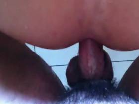 Vorschaubild vom Amateurporno mit dem Titel "Schanz steckt im Arsch und pisst rein" von GayBond