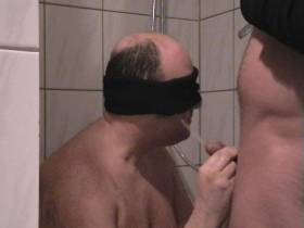 Vorschaubild vom Amateurporno mit dem Titel "Anpissen unter der Dusche" von Andre23056