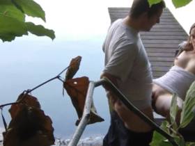 Vorschaubild vom Privatporno mit dem Titel "Spanner Drecksau beobachtet Fick am See!" von DirtyDoreen