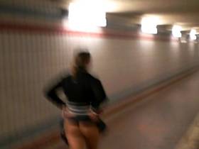 Vorschaubild vom Amateurporno mit dem Titel "Flashing im Tunnel und draußen... schaut mir unter meinen Minirock!!!" von Hobbyhure-HH