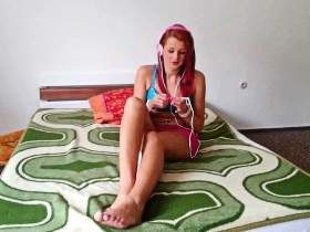 Vorschaubild vom Amateurporno mit dem Titel "Teny Girl(18) alone at home" von Sexyniunia