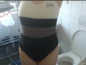 Vorschaubild vom Privatporno mit dem Titel "Badeanzug anprobieren" von Lina989