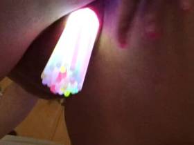 Vorschaubild vom Amateurporno mit dem Titel "Die Neon Show für dich" von ViolettaAngel