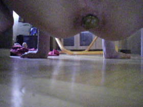 Vorschaubild vom Amateurporno mit dem Titel "Frisch auf den boden geschissen" von scharfesarah
