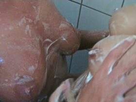 Vorschaubild vom Privatporno mit dem Titel "Geiles Duschen mit FeuchteSchnecke" von Ramona_Deluxe