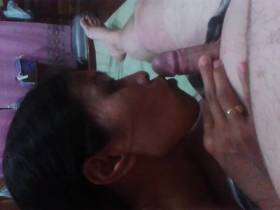 Vorschaubild vom Amateurporno mit dem Titel "Thailänderin spielt mit Ihrem Mund an Eichel einfach geil" von westice
