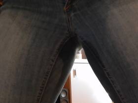 Vorschaubild vom Amateurporno mit dem Titel "Jeans eingepisst" von WetButterfly79