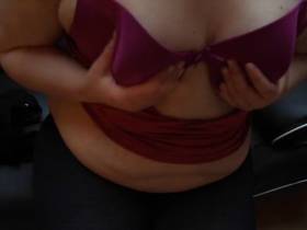 Vorschaubild vom Amateurporno mit dem Titel "Brüste massieren" von SweetGirl18
