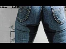 Vorschaubild vom Amateurporno mit dem Titel "In die Jeans gepisst, in HD ! User Wunsch" von SandySwallow