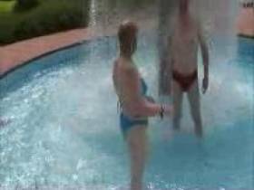 Vorschaubild vom Amateurporno mit dem Titel "Ulla   Jo beim planschen im Schwimmbad" von ralliges-Paar