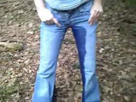 Vorschaubild vom Amateurporno mit dem Titel "Unterwegs in nasser Jeans" von Steffi4U