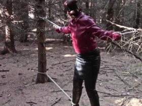 Vorschaubild vom Amateurporno mit dem Titel "In Wald" von bondageangel