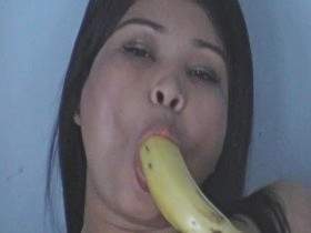 Vorschaubild vom Amateurporno mit dem Titel "Mit der Banane befriedigt!" von puckycat