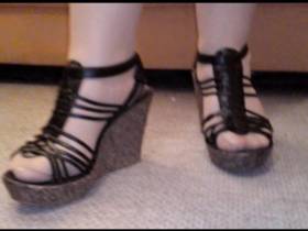 Vorschaubild vom Privatporno mit dem Titel "Präsentation: Geschenkte Schuhe" von Lina989