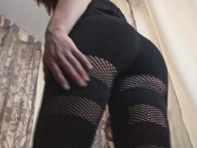 Vorschaubild vom Amateurporno mit dem Titel "Geile Lack-Heels und Leggings!" von Mia-Caprice