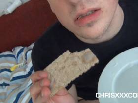 Vorschaubild vom Amateurporno mit dem Titel "Knäckebrot   Sperma = LECKER :-P" von chrisxxxcollege