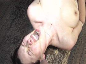 Vorschaubild vom Amateurporno mit dem Titel "Bondage Pissing III" von sex-and-tights