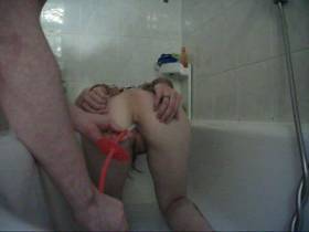 Vorschaubild vom Amateurporno mit dem Titel "Anal und Vaginaldusche" von Heiss-und-Feucht