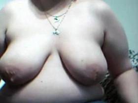 Vorschaubild vom Amateurporno mit dem Titel "Ich zeige meine Titten und Blase und Wixe seinen Schwanz" von PaarauchLive