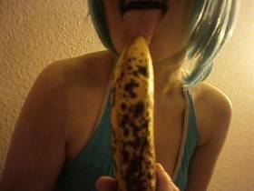 Vorschaubild vom Amateurporno mit dem Titel "Bananenblowjob" von CuteKitty