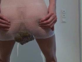 Vorschaubild vom Amateurporno mit dem Titel "Netzhose geschissen" von Sue-Allen