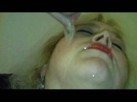 Vorschaubild vom Amateurporno mit dem Titel "Gesichtsbukkake mit Kondomsperma" von Flittchenschlampe